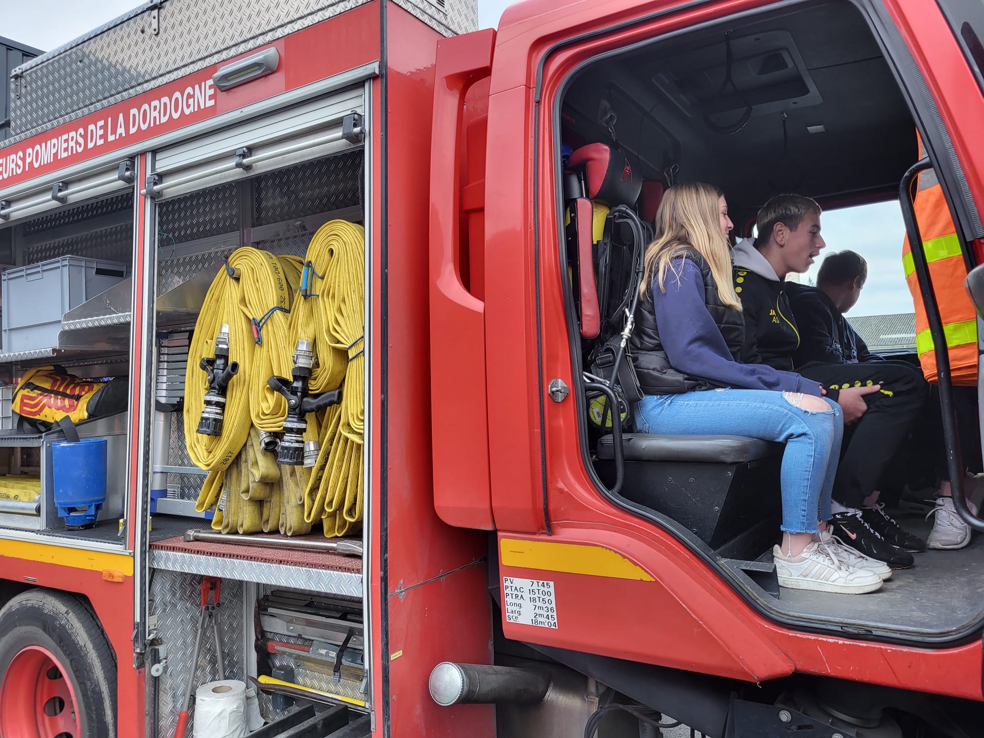 Vente, esthétique et pompiers sont des secteurs attirants pour les jeunes.